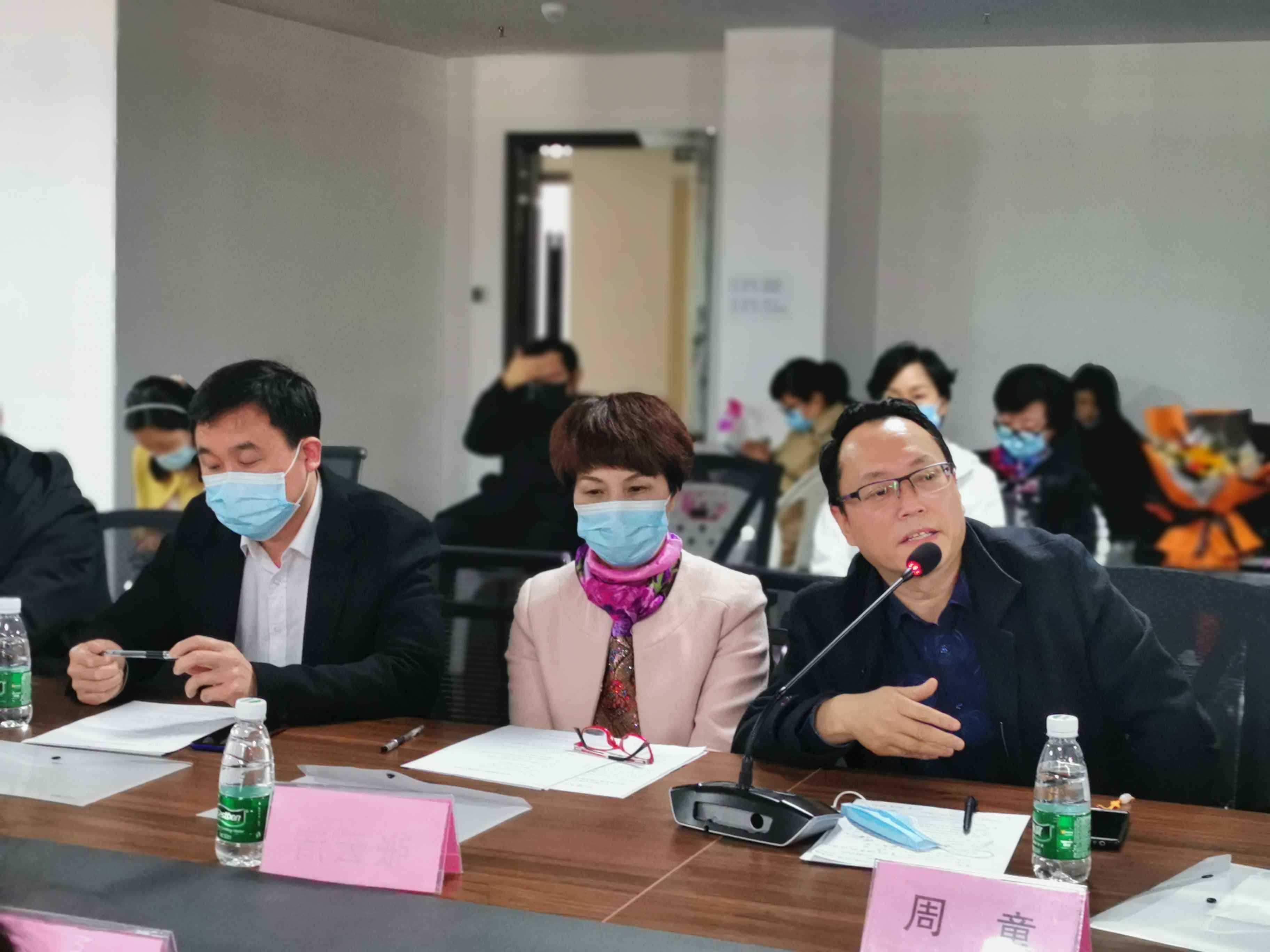 成员讨论-1.jpg
