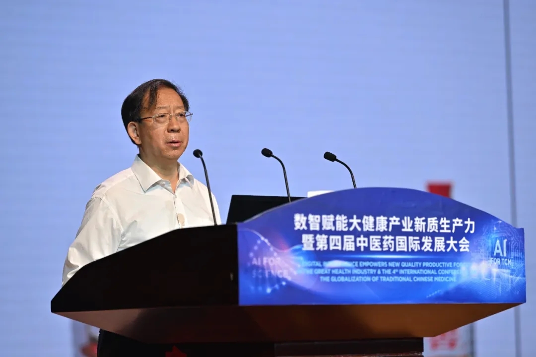 孙宝国院士作大会主旨报告.jpg